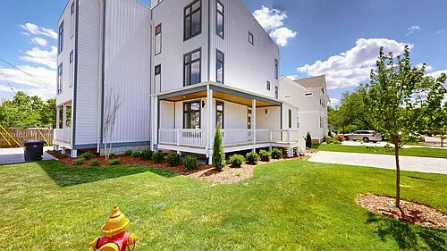 5909B Carl Pl Photo 1