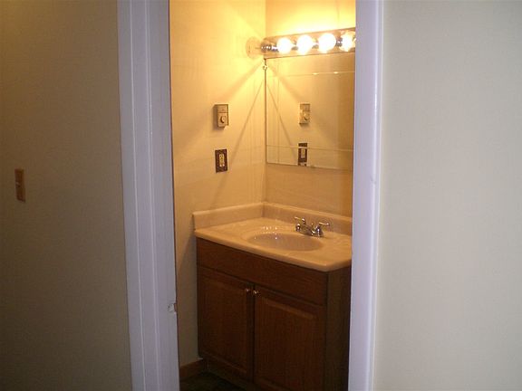 4th image of 97 Brookwood Dr