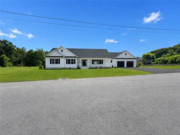 1 Pico Cir, Johnston, RI 02919