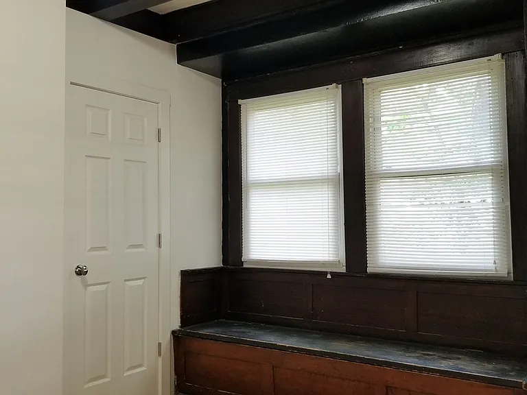 408 E Cottage Grove Ave — Photo 3