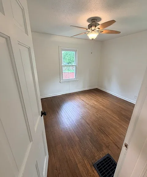 983 Sells Ave — Photo 10