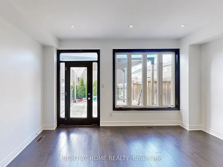 31 Lady Evelyn Cres — Photo 11