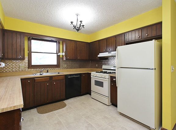 3rd image of 1372 Westminster Ln