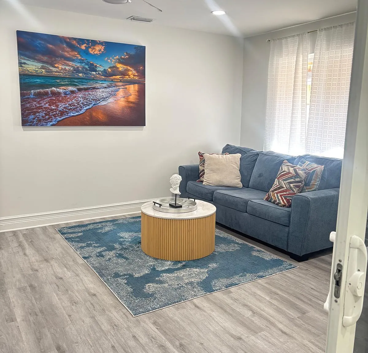 1 bed, 1.0 bath, 1847 sqft, $1,600 — Photo 2
