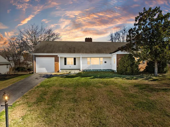 211 Buchanan St, Pearisburg, VA 24134