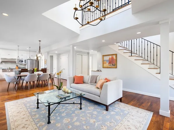 95 Beals St #2, Brookline, MA 02446