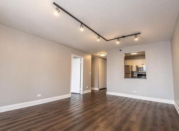 5th image of 1212 N Lasalle St #1303