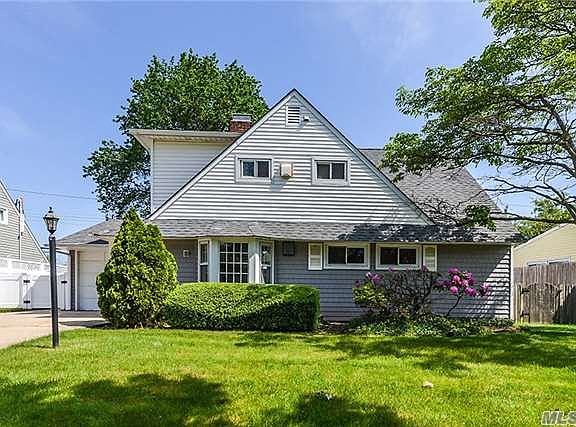 2nd image of 56 Sprucewood Dr