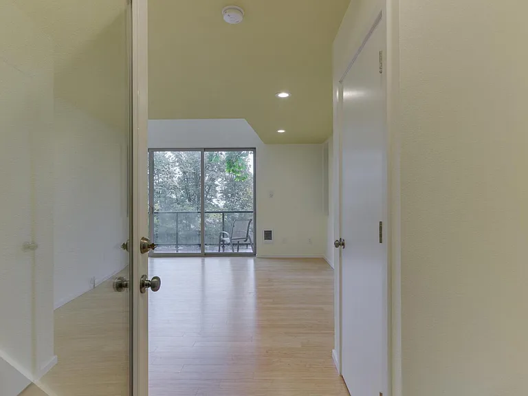 2822 NW Ariel Ter #B — Photo 3