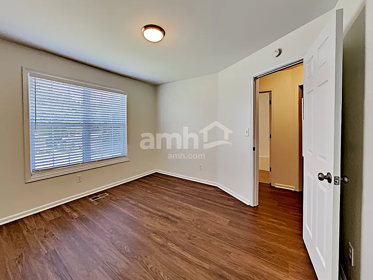 80 Lloyd Dr — Photo 17