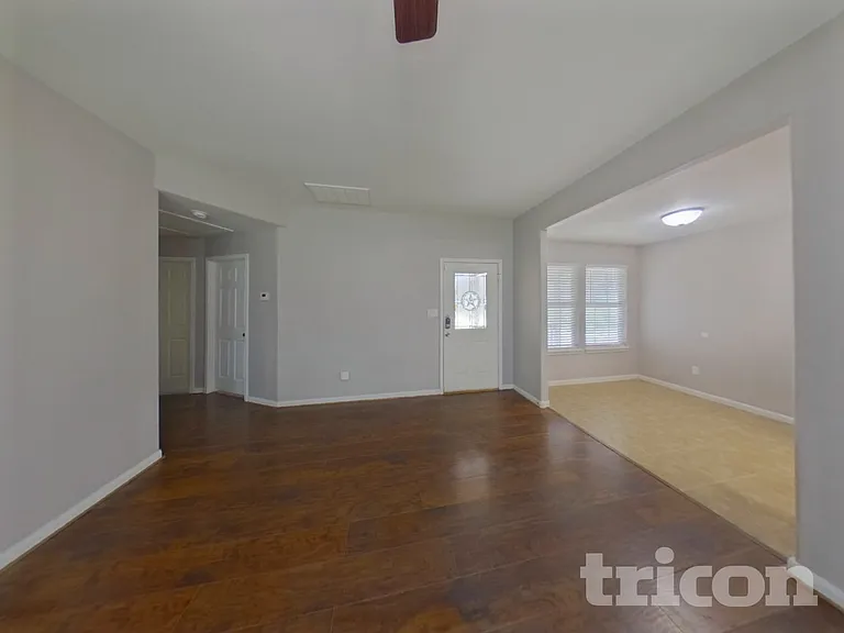 10951 Royal Forest Dr — Photo 3