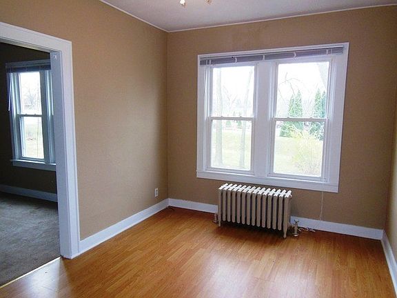 4th image of 1048 Center Dr