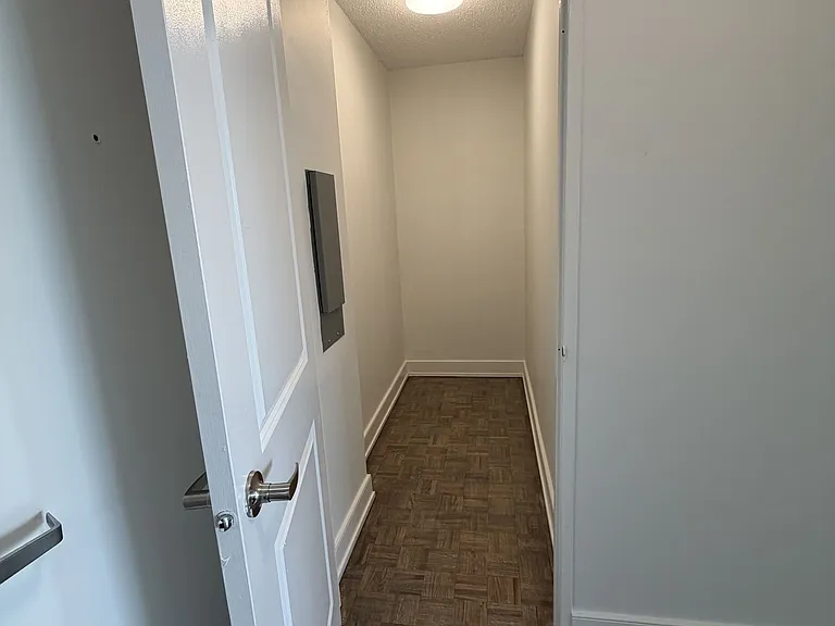 147 Wellington St W #606 — Photo 5