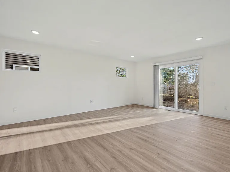 350 N Sherman St — Photo 4