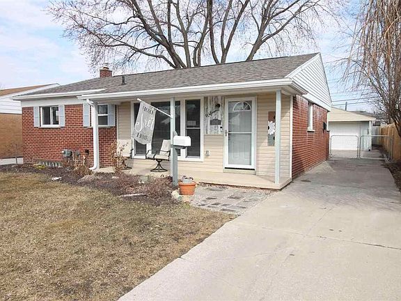 3rd image of 21543 Briarcliff St