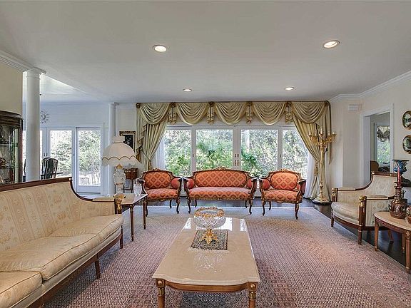 2nd image of 33 Stepping Stone Ln