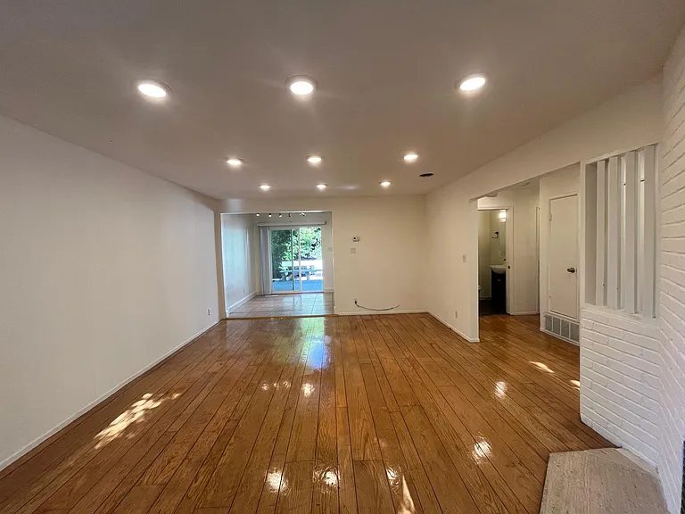 1594 Morgan Ln #A — Photo 11