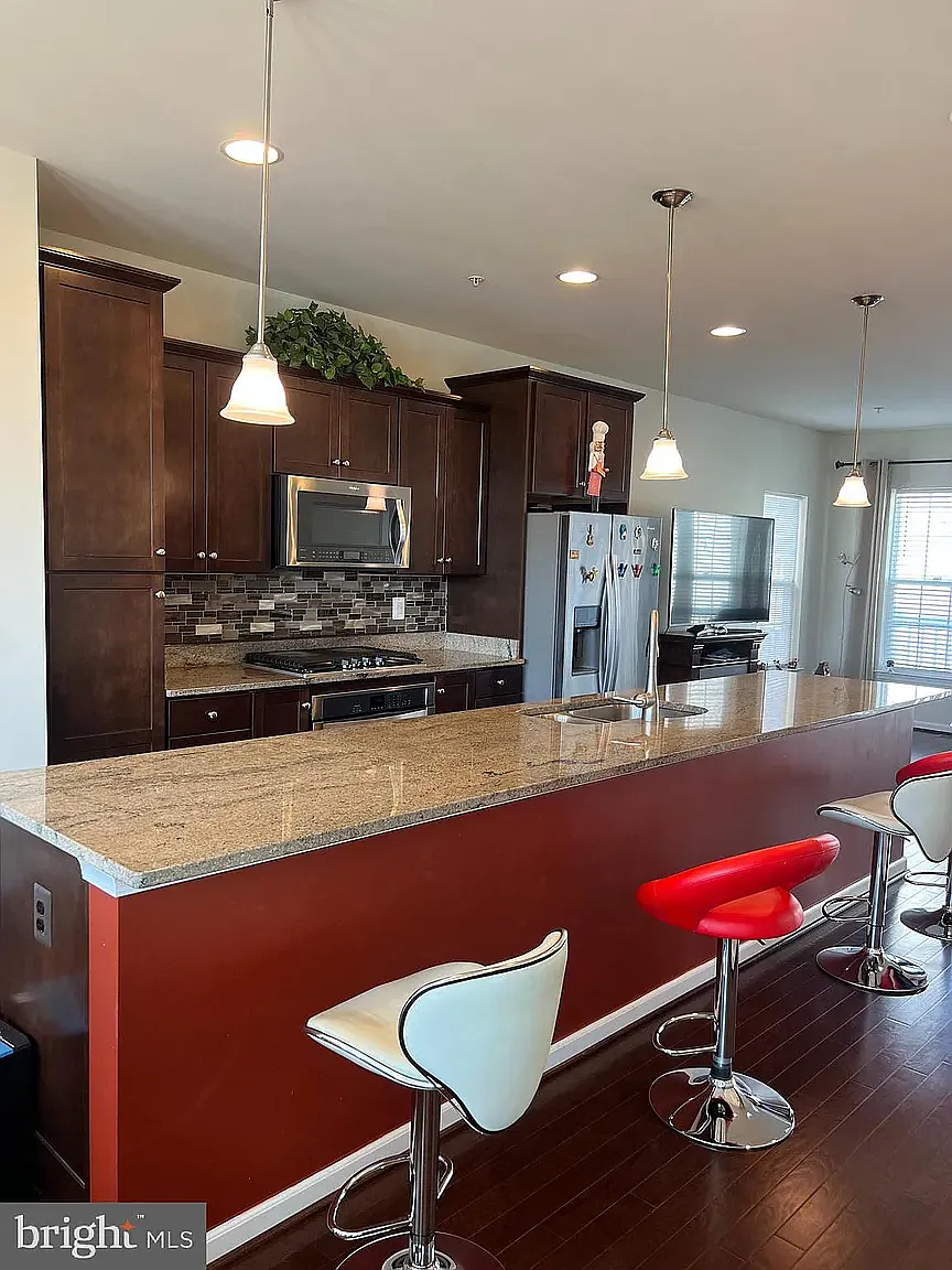 4 bed, 4.5 bath, $1,200 — Photo 4