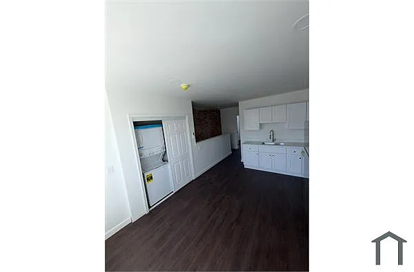 Building Photo - 6729 Linmore Ave