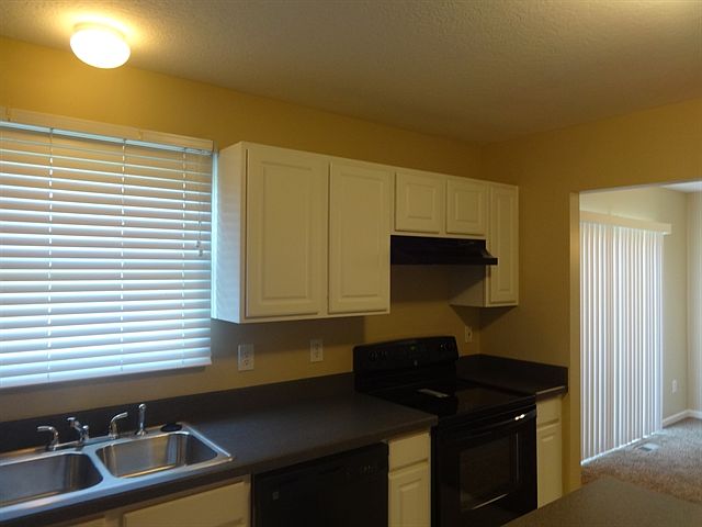 1st image of 379 Belfair Dr