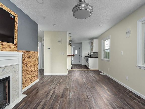 5th image of 306 Buckner Dr #205