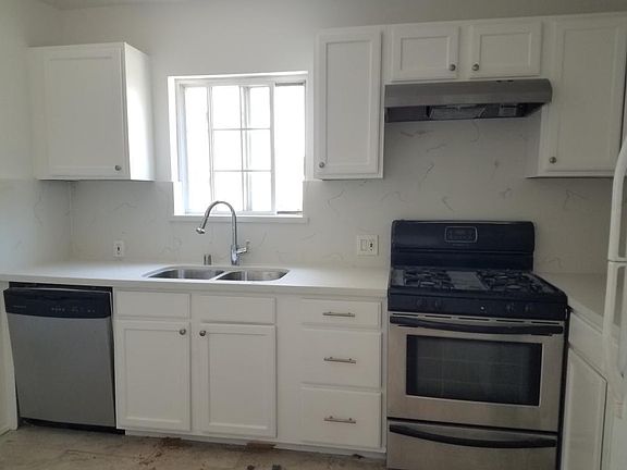 4th image of 135 N Gale Dr #2