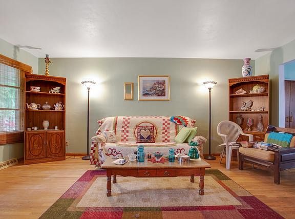 4th image of 2403 Skokie Dr
