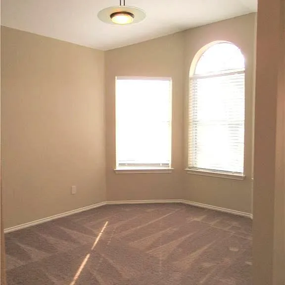 4723 Castleman Dr — Photo 3