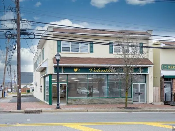 1066 Ringwood Ave, Wanaque, NJ 07465