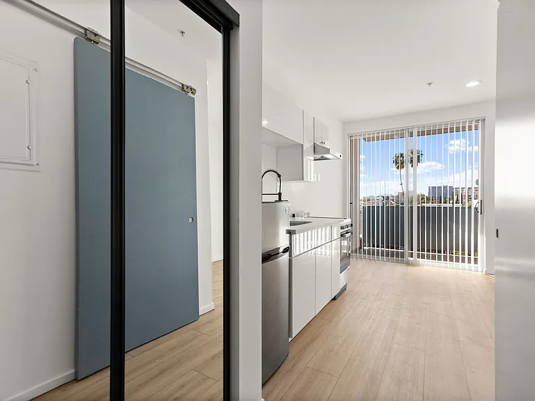 Aqua Courtyard Suites — Photo 10