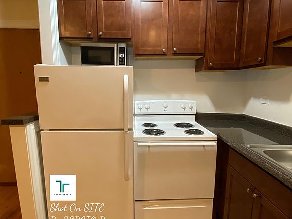 4th image of 635 W Barry Ave APT 409