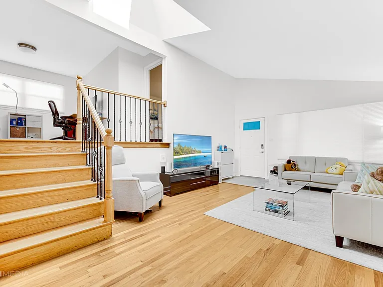 319 Park Dr — Photo 10