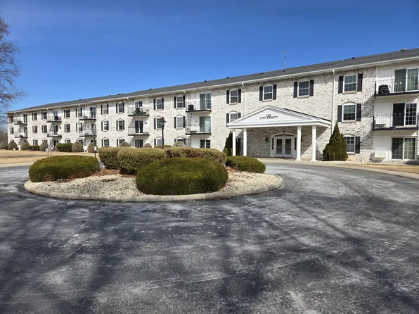 125 N University Dr Unit 302, West Bend, WI 53095