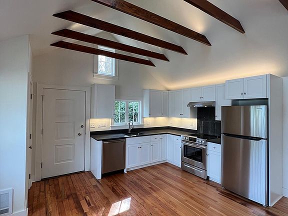 5th image of 3105 Fairview Ave E #1