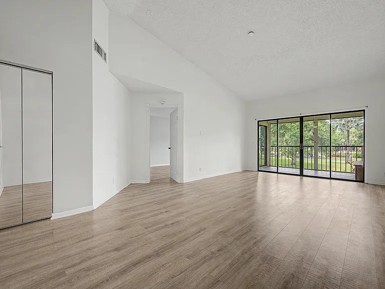 3386 Lucerne Park Dr — Photo 6