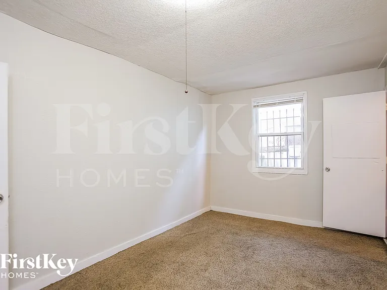 2447 Norton Ave — Photo 10
