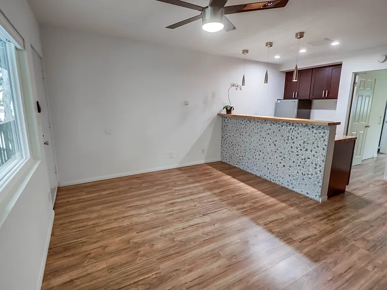 1024 Turquoise St #L — Photo 6