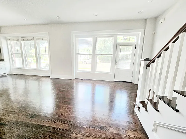 2044 Beacon St #9 — Photo 4