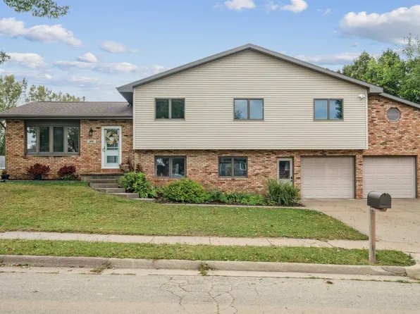 991 June Dr, Dubuque, IA 52003