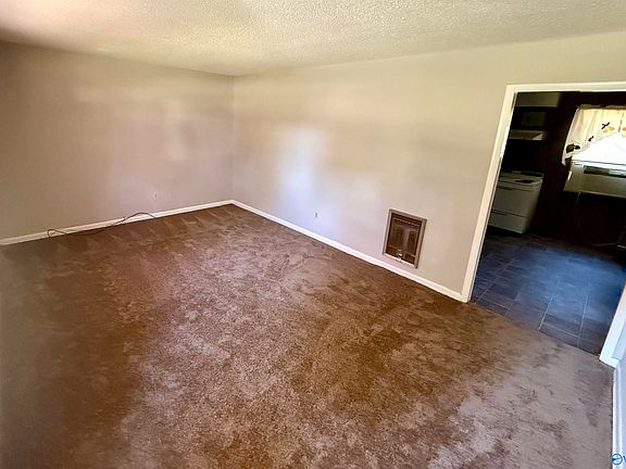 4th image of 12 Merry Wood Dr