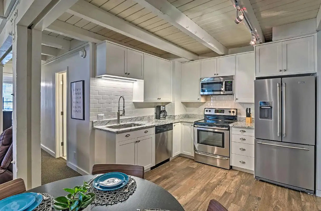 2 bed, 758 sqft, $3,000 — Photo 3