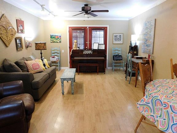 2nd image of 1814 W Avenue D