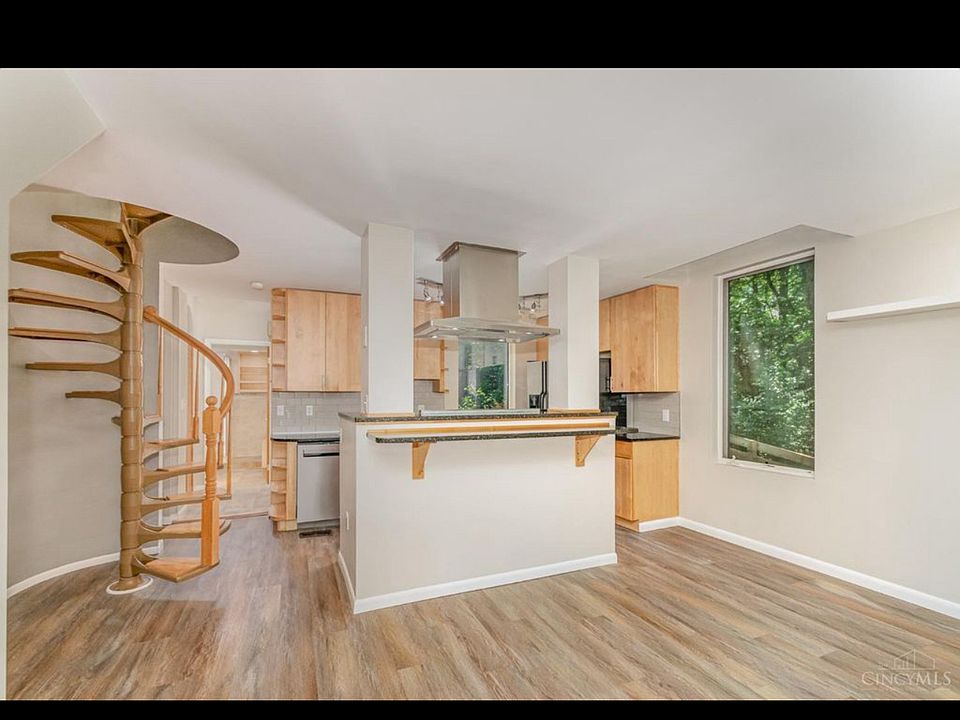 1st image of 1 Foxhall Ct #1
