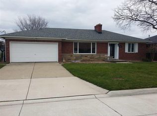 22428 Lakecrest St, Saint Clair Shores, MI
