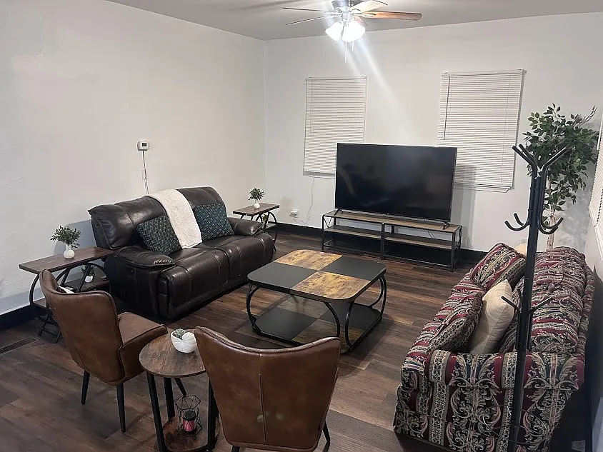 1510 N Poplar St — Photo 3