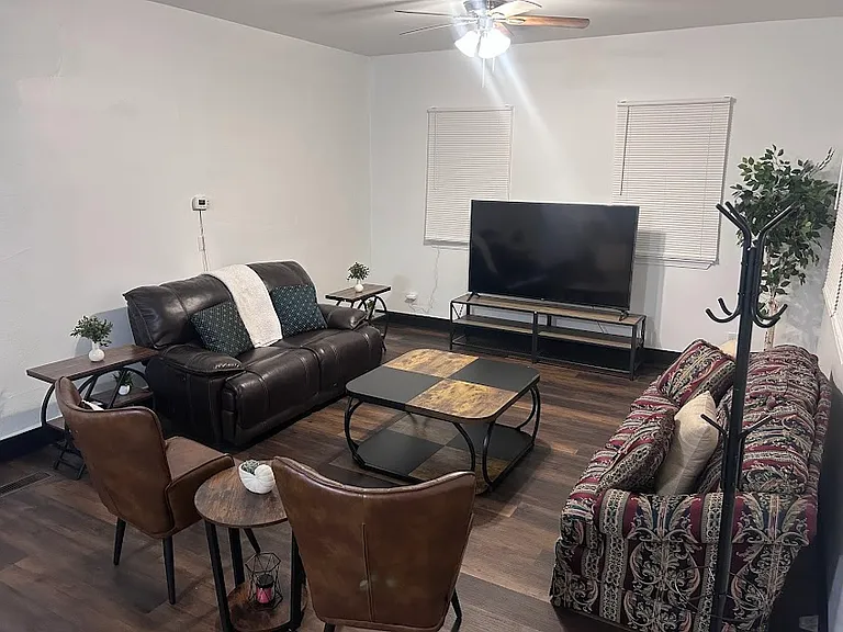 1510 N Poplar St — Photo 3
