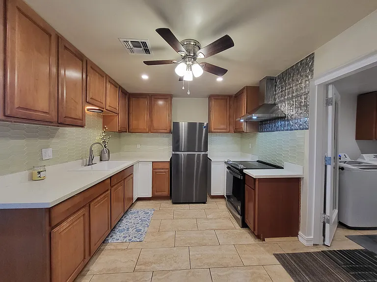 1040 N 27th Pl — Photo 51