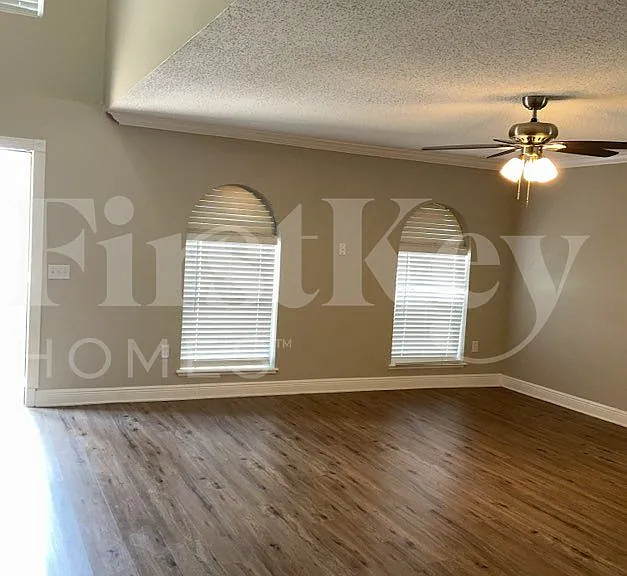2458 Arslan St — Photo 5