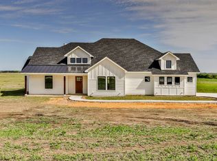 7042 Davidson Rd, Sanger, TX 76266