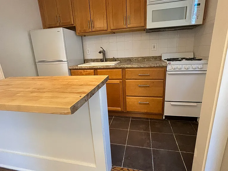 537 W Ferry St #3 — Photo 5